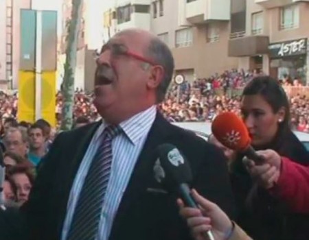 El Niño de las Cuevas y Ana Mar a Jesús de la Salud Cofradía de Pasión | 2012