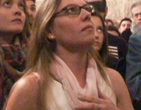 Montse Pérez a la Virgen de los Dolores de la Soledad en su recogida | 2016