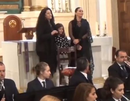 Rocío Segura y Sonia Miranda cantan al Cristo de los Gitanos