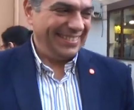 En compañía de Montse Pérez a la espera del paso de Pasión | 2019