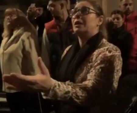 Montse Pérez, a la Virgen de la Soledad en su recogida, saeta por seguiriya | 2024